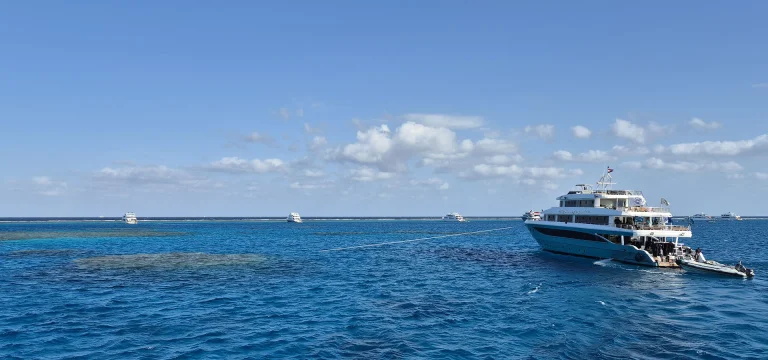 liveaboard diving holiday boat red sea