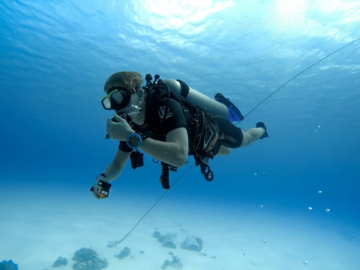 diver performing buoyancy control